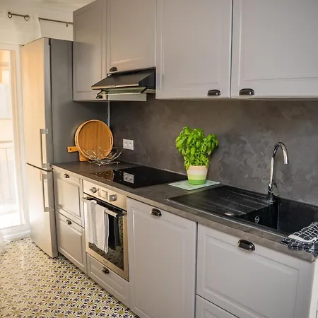 Superbe Port De Lumineux,clim , Parking *